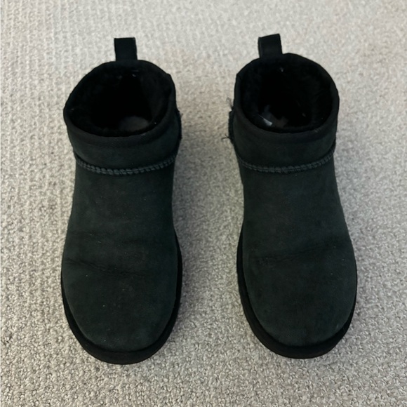 Ultra Mini Uggs - Picture 2 of 8